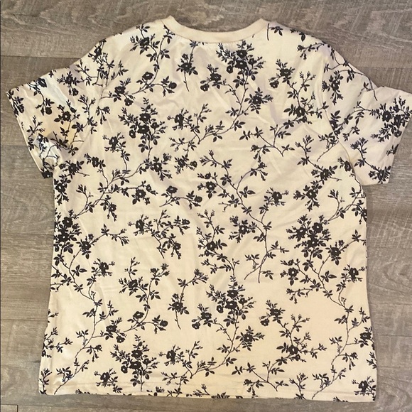 Floral Patterned Short Sleeve Women's Tee - Picture 5 of 5